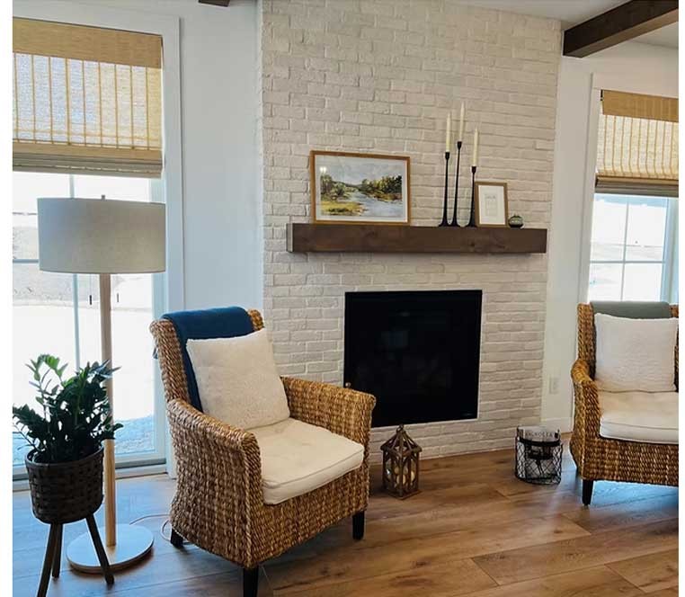 Sitting room with a fireplace